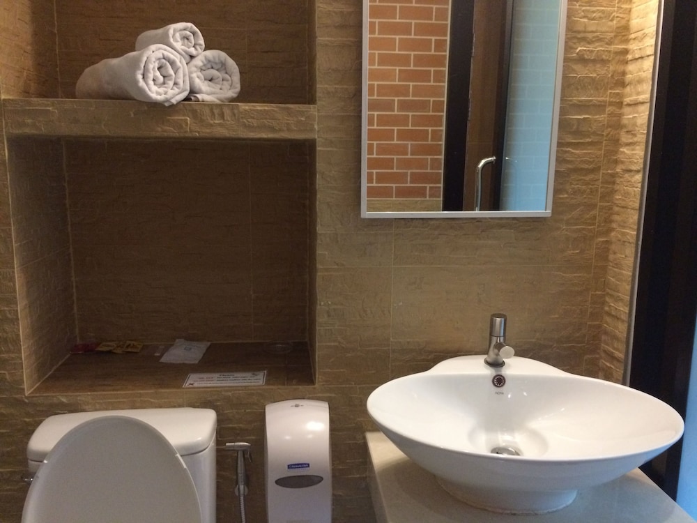 BOURBON ST BOUTIQUE HOTEL 33/35
