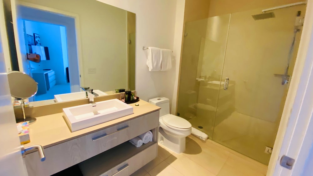 H Beach Resort Rentals 49/49