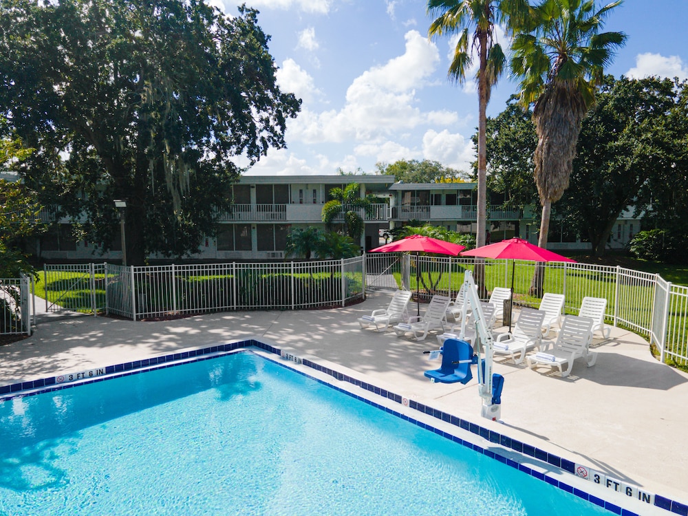 Baymont by Wyndham Orlando Lake Buena Vista South 42/50