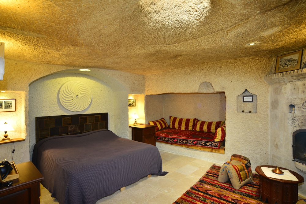 Kelebek Special Cave Hotel 7/84
