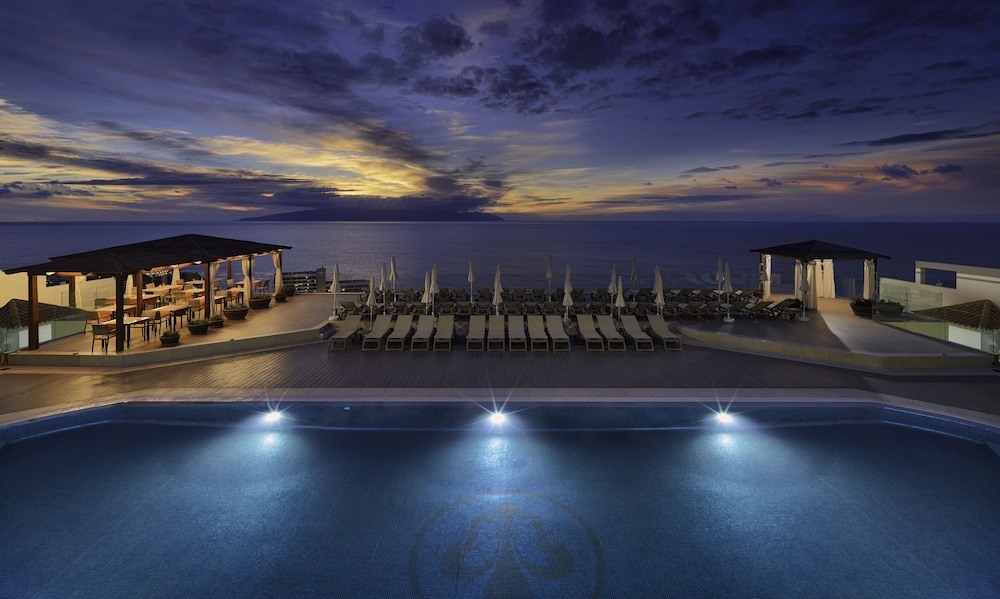 ROYAL SUN RESORT 66/74