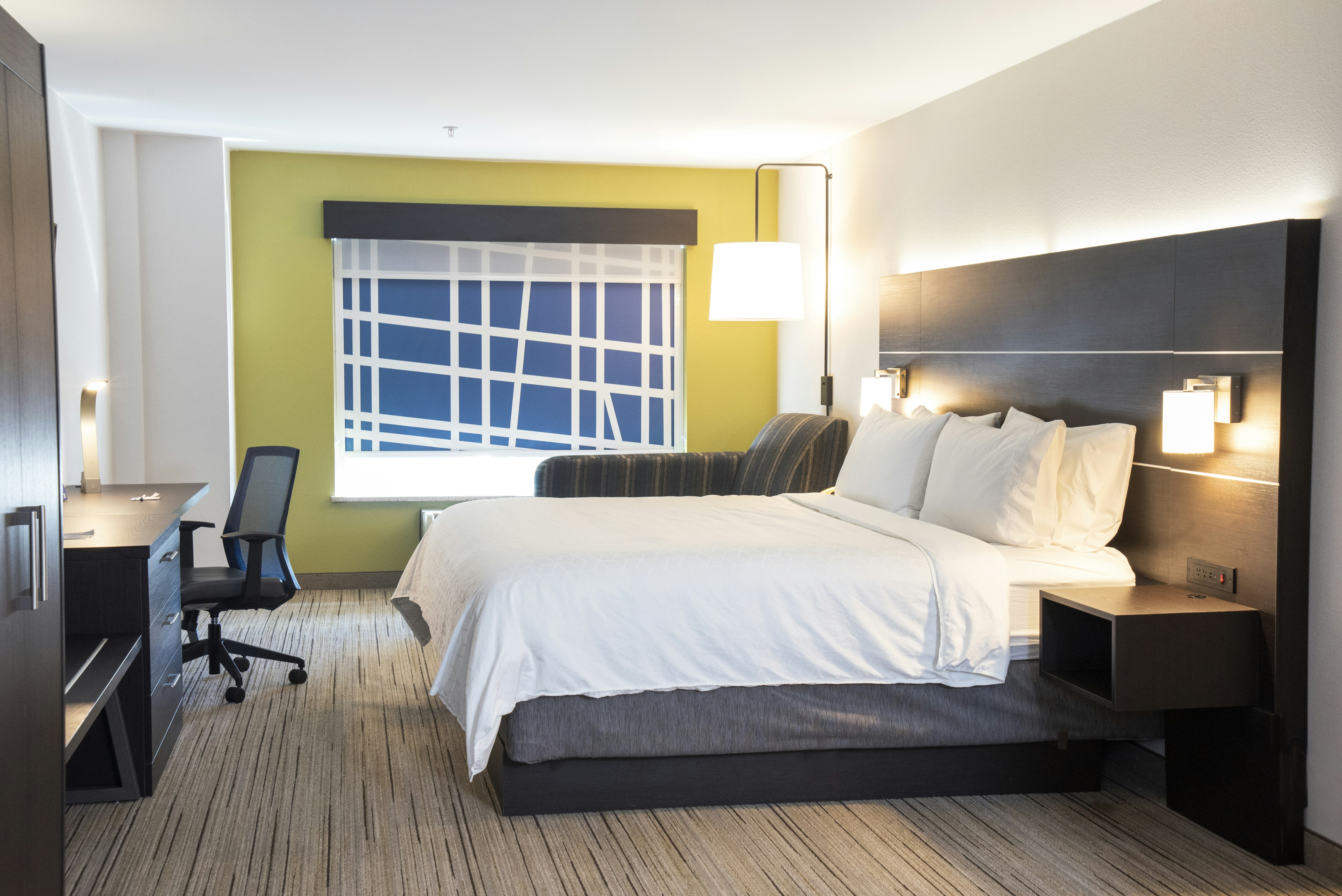 Holiday Inn Express Hotel and Suites Chester-Monroe-Goshen 28/72