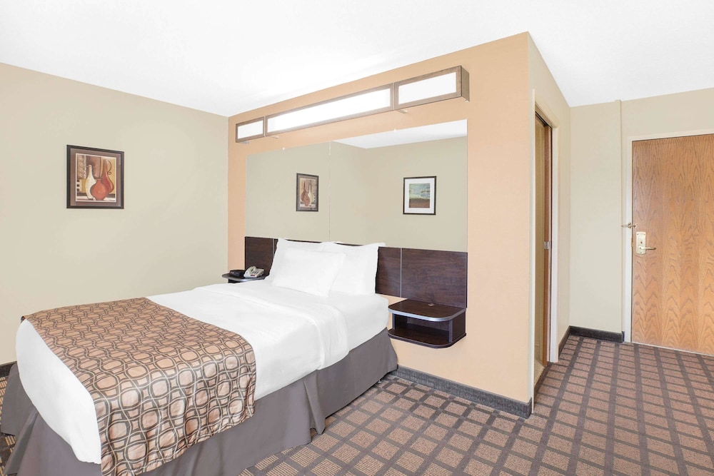Microtel Inn & Suites by Wyndham Franklin 5/17