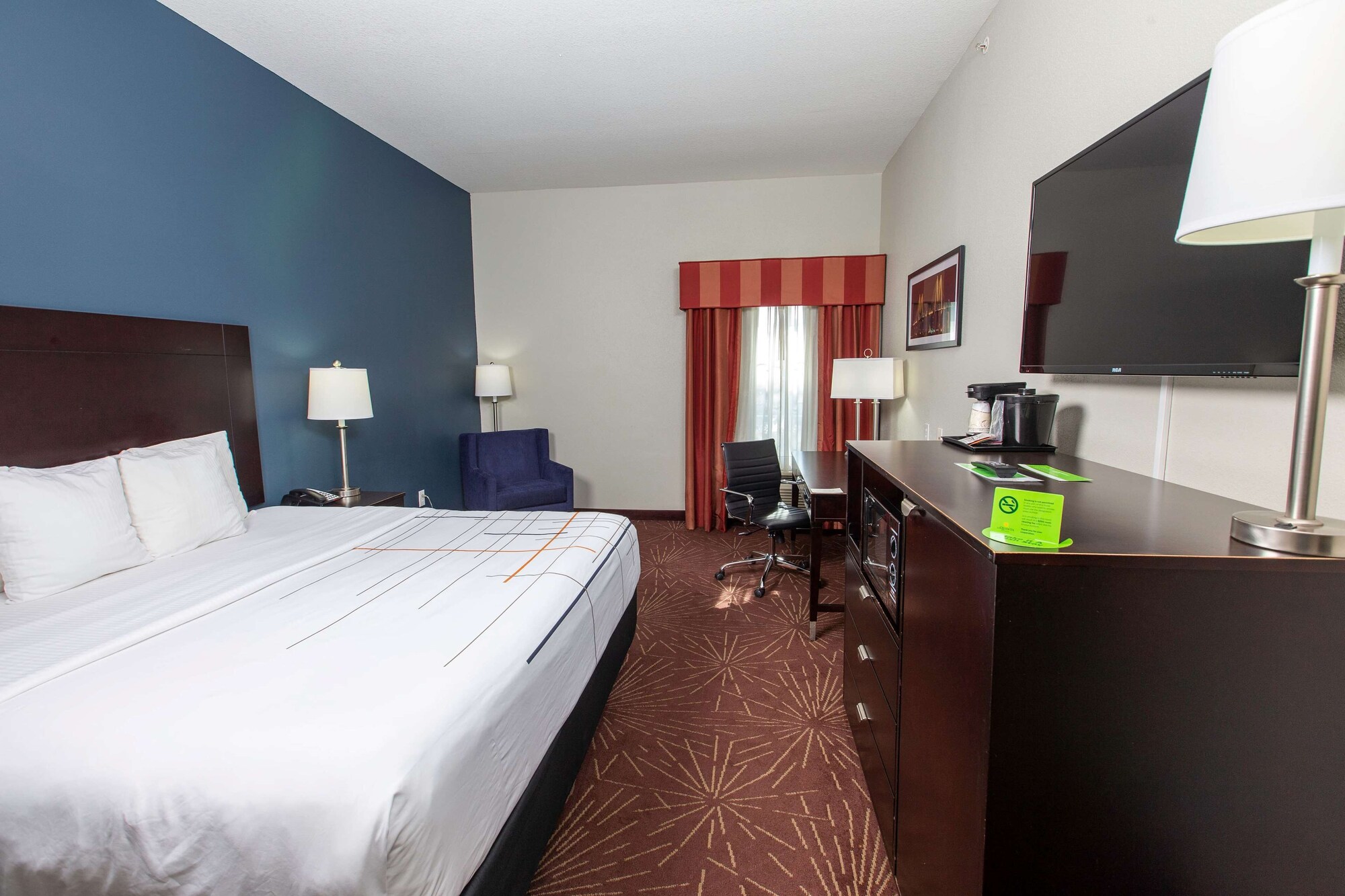 DELUXE, KING BED, ACCESSIBLE