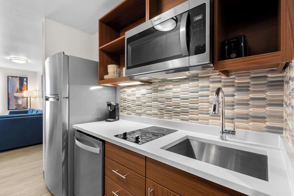 Everhome Suites Glendale Sports & Entertainment District 46/47