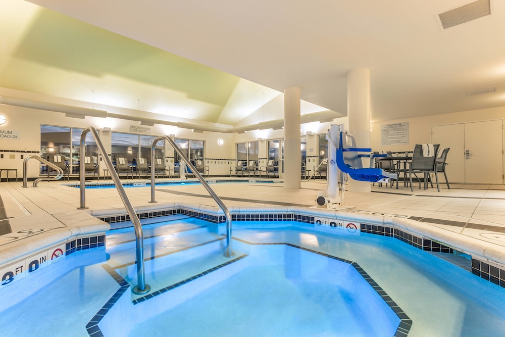 Fairfield Inn Suites by Marriott Madison East 23/35