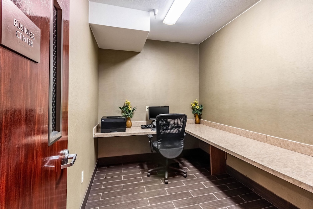 Comfort Inn & Suites Gillette near Campbell Medical Center 38/44