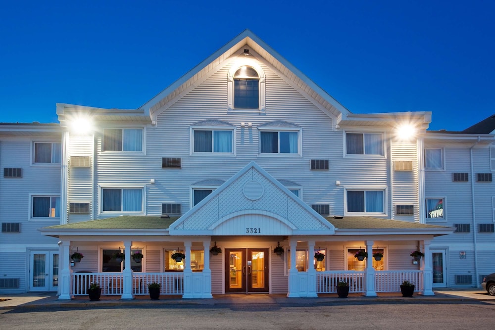 Travelodge Suites by Wyndham Regina / Eastgate Bay 5/71