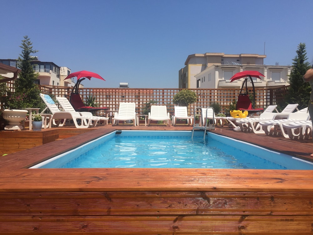Sunrise Hotel Cameria 48/50