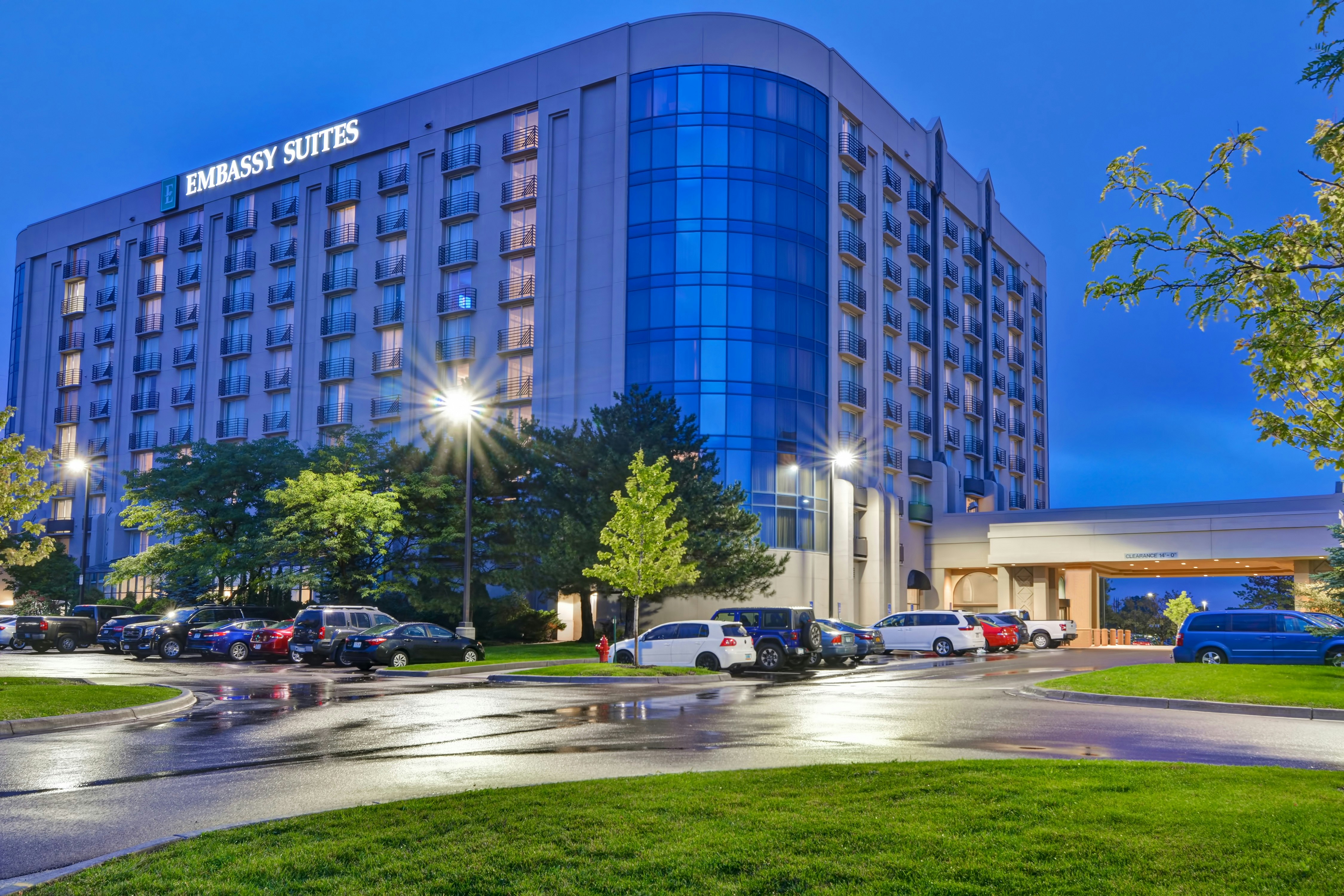 Embassy Suites by Hilton Minneapolis Airport 56/57