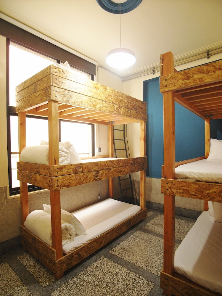 With inn Hostel 15/50