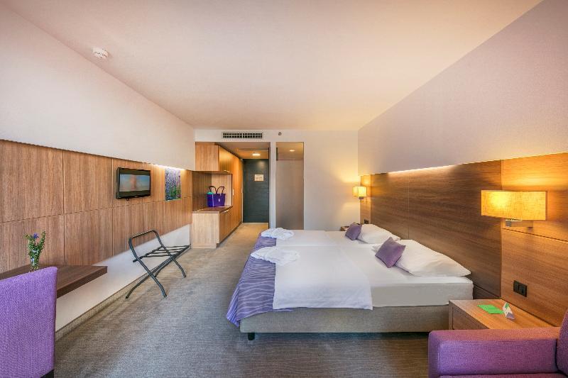 Plus, Standard, Twin Beds, Park Side