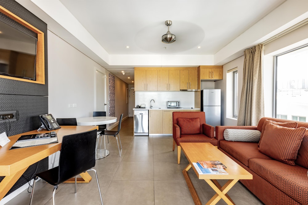 Oaks Darwin Elan Hotel 35/50