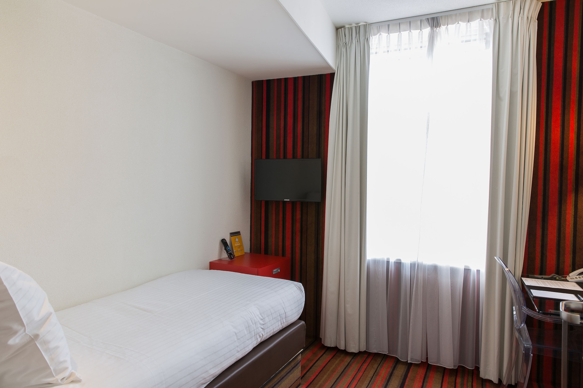 ROOM, SINGLE, SINGLE BED