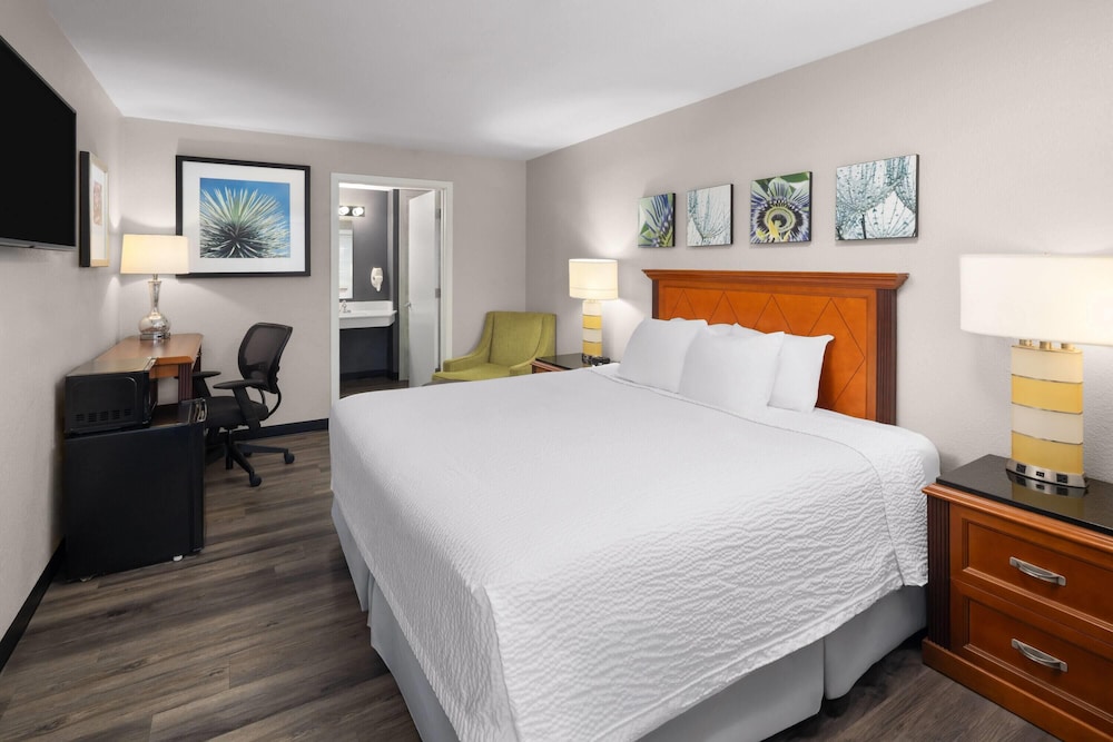 Basecamp Puyallup a Travelodge by Wyndham 20/50