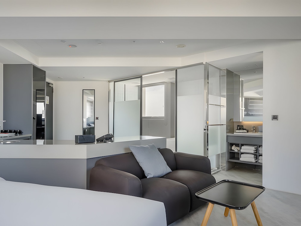 LUMI HOTEL 48/72
