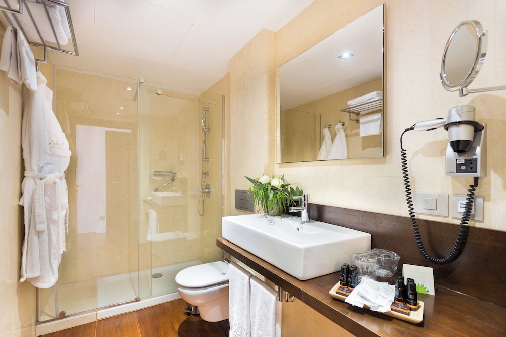 Noble, Twin Beds، LA LAGUNA GRAN HOTEL 4/4