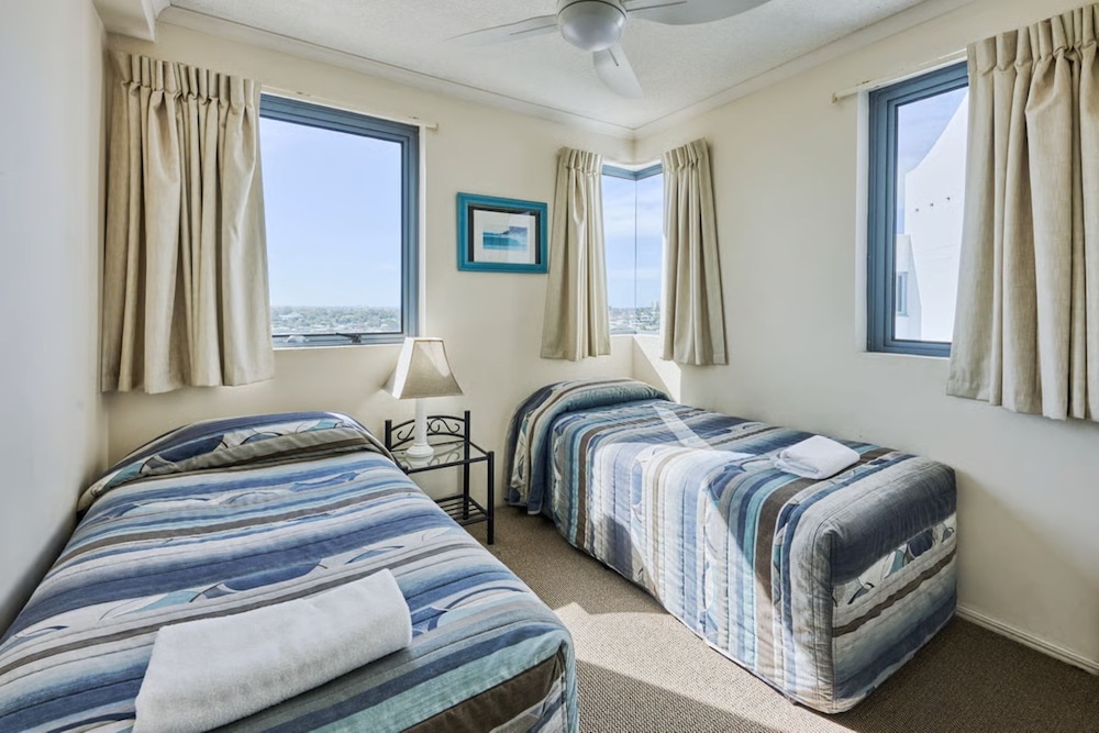 3 Bedrooms, Apartment, Queen and Twin Beds, Mountain and Ocean View