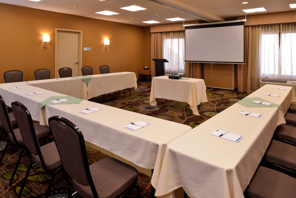 Holiday Inn Express Suites Pocatello 87/97