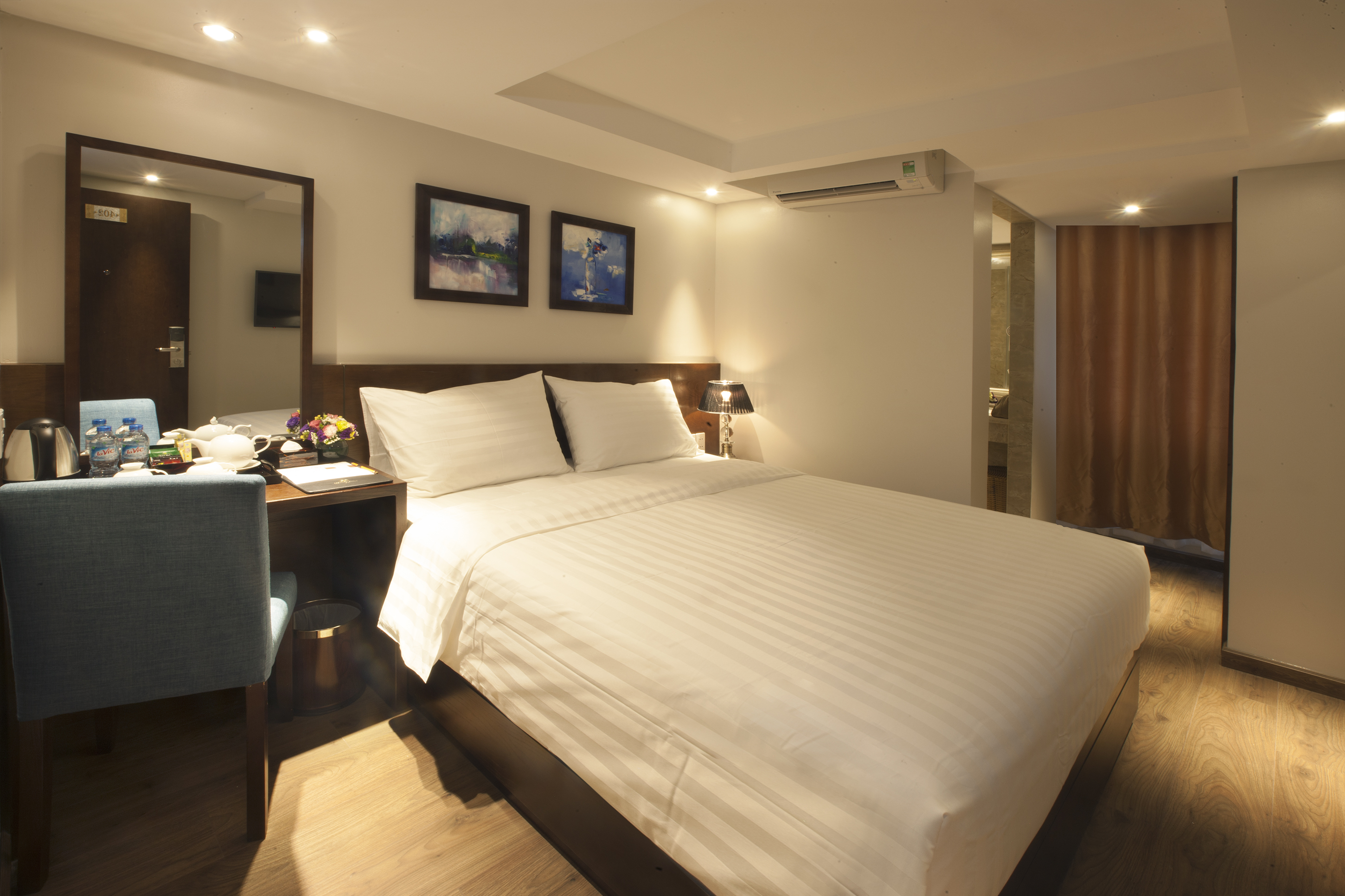 Deluxe, Double or Twin Bed