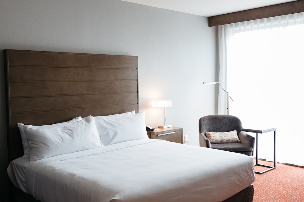 Revel Hotel Des Moines Urbandale, Tapestry Collection by Hilton 10/63