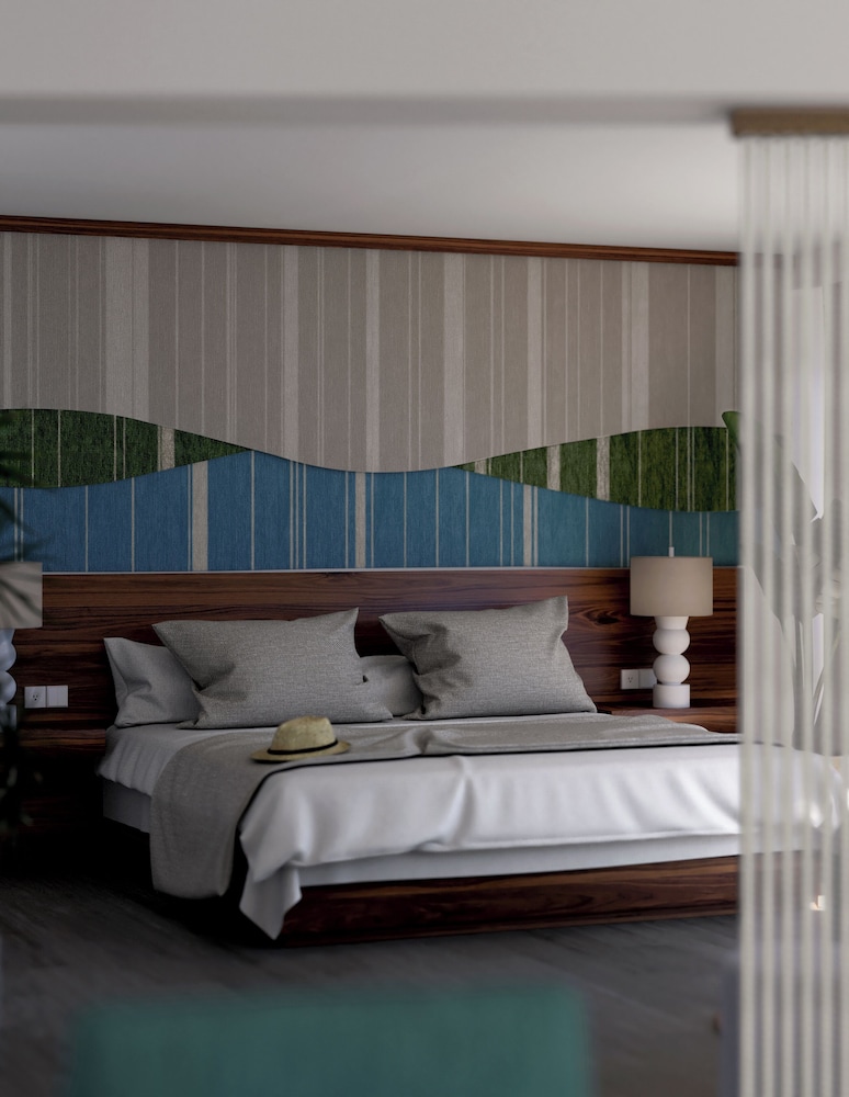 جناح ملكي بسرير كينج بإطلالة جزئية على البحر، Hotel Amares Acapulco 6/10