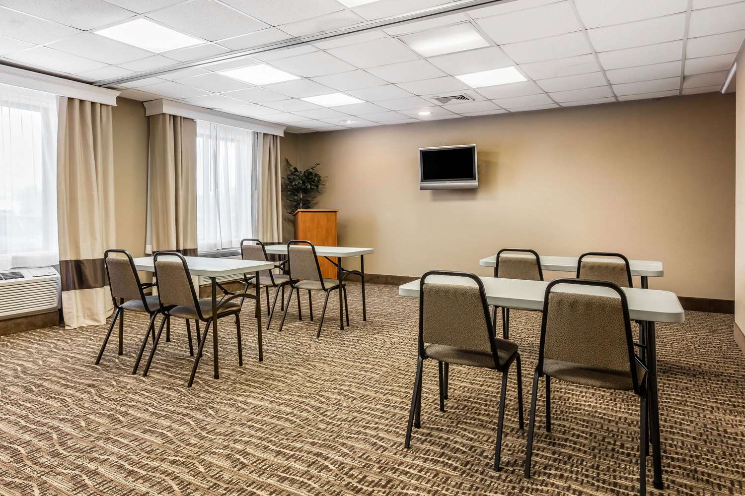 Comfort Inn And Suites Airport American Way 36/42