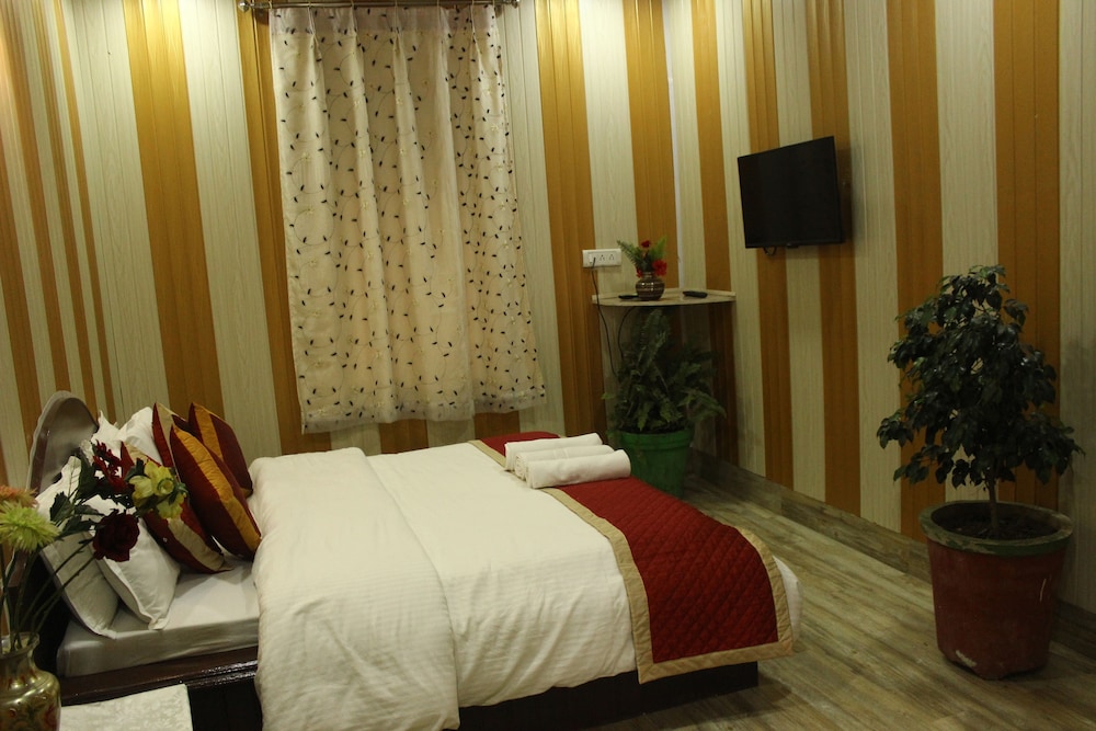 Hotel Shanti Mount Abu 14/28