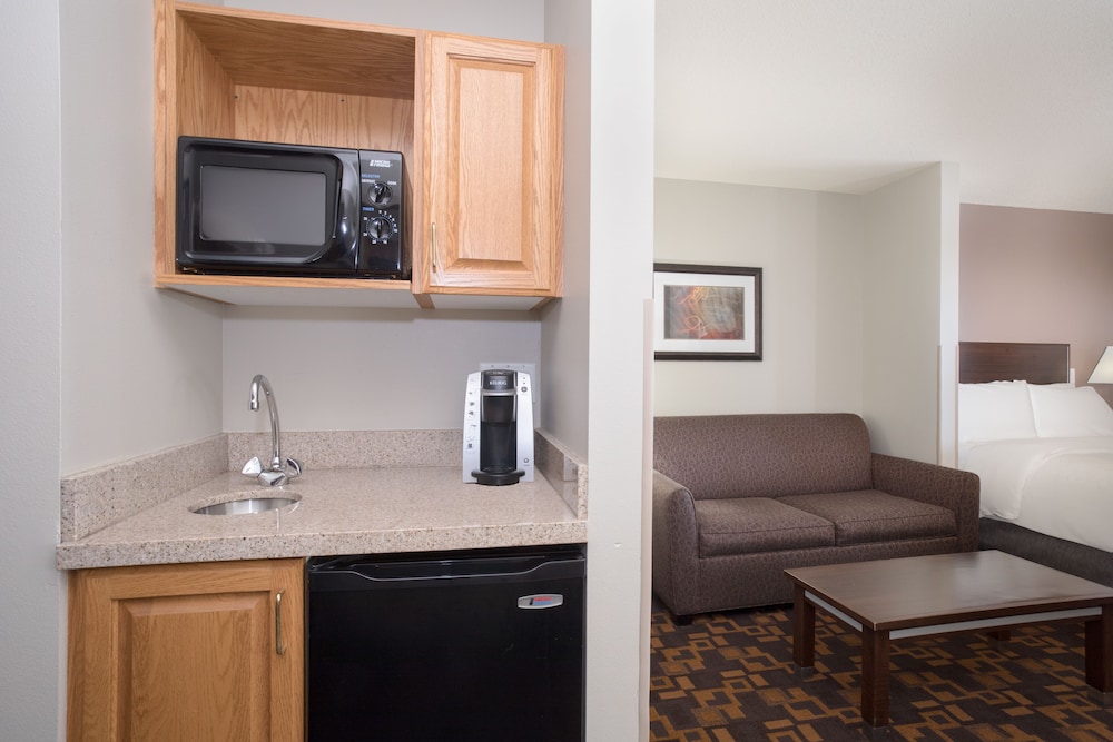 Holiday Inn Express Hotel Suites Yankton 57/71