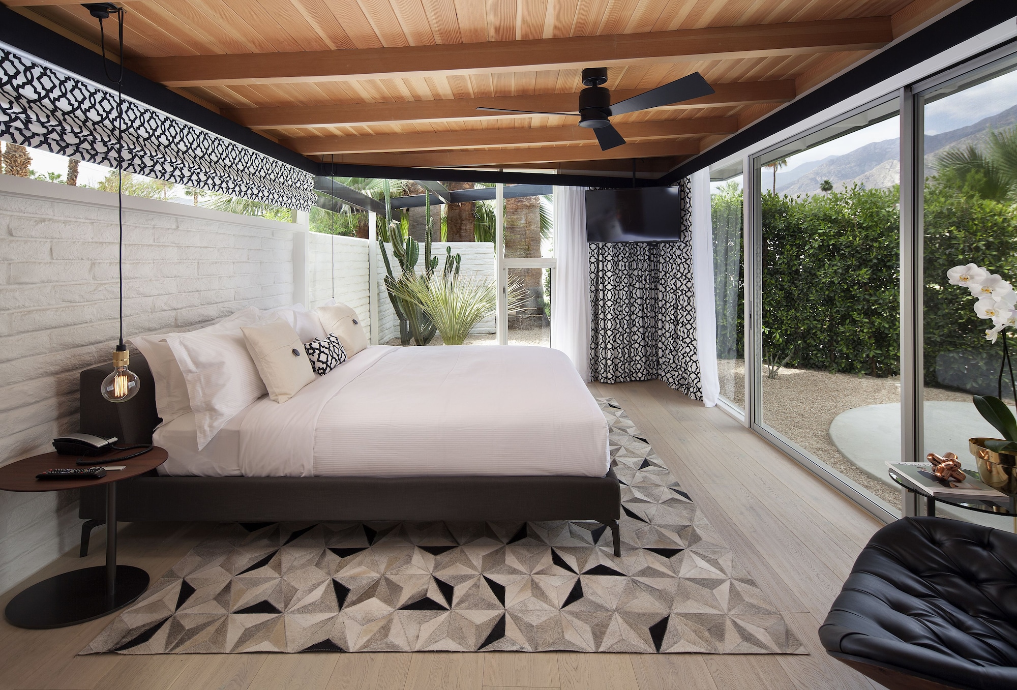 Horizon, Deluxe, Bungalow, King Bed, Pool View