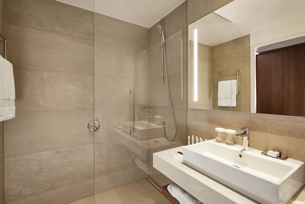 Doubletree By Hilton Wroclaw 19/77