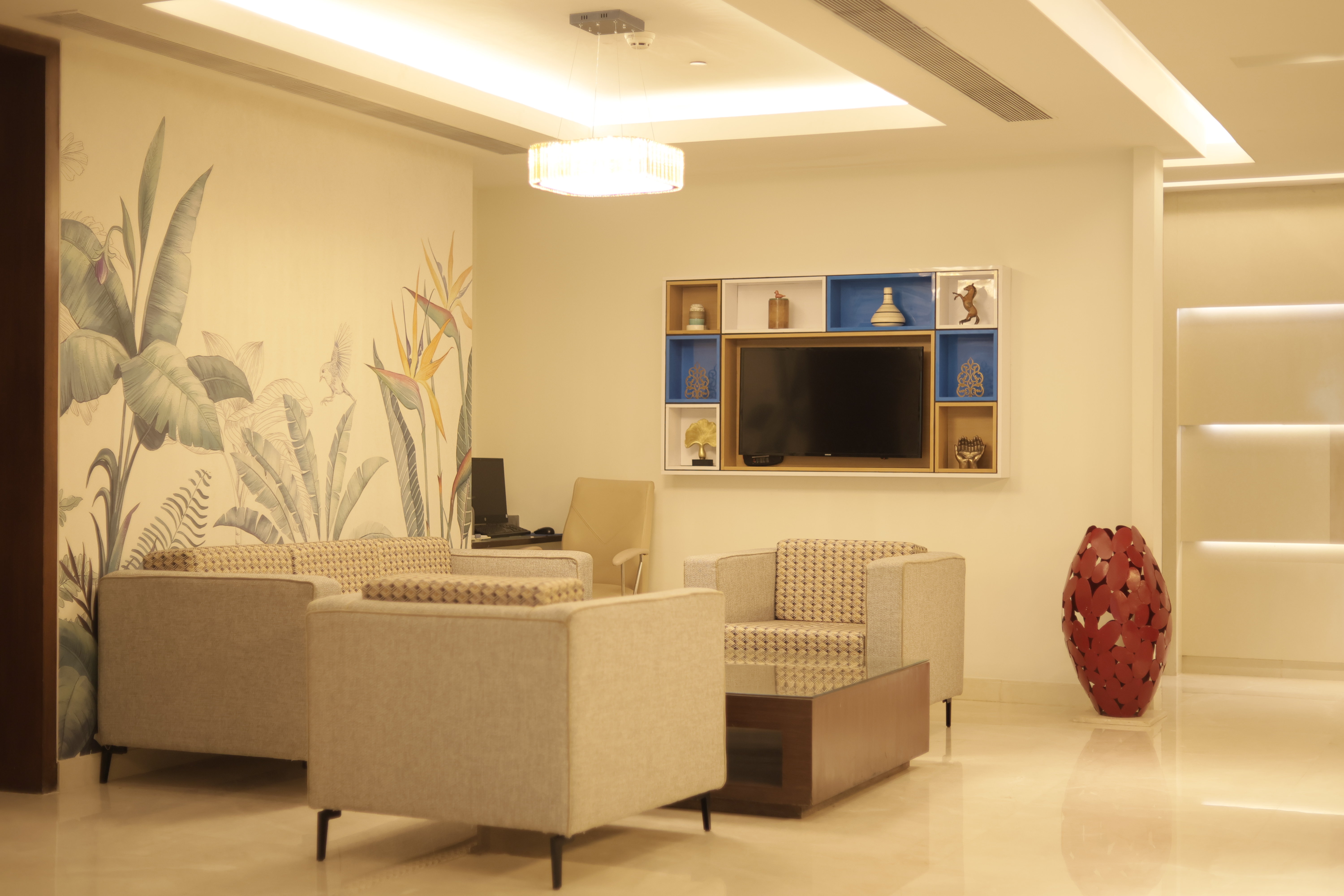 HOLIDAY INN MUMBAI INTERNATIONAL AIRPORT 8/72