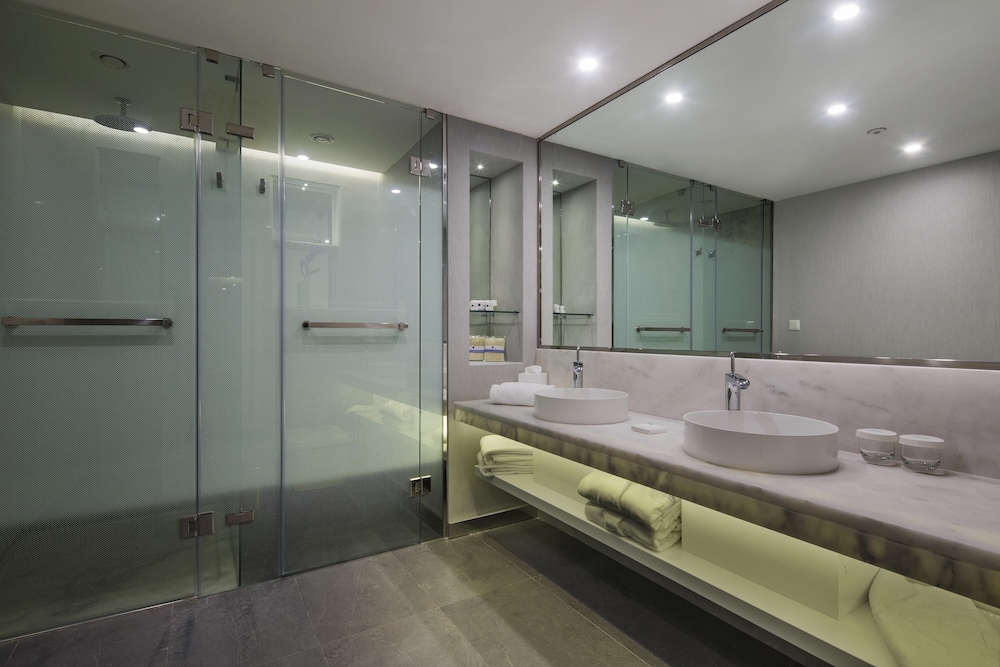 SUITE ROOM