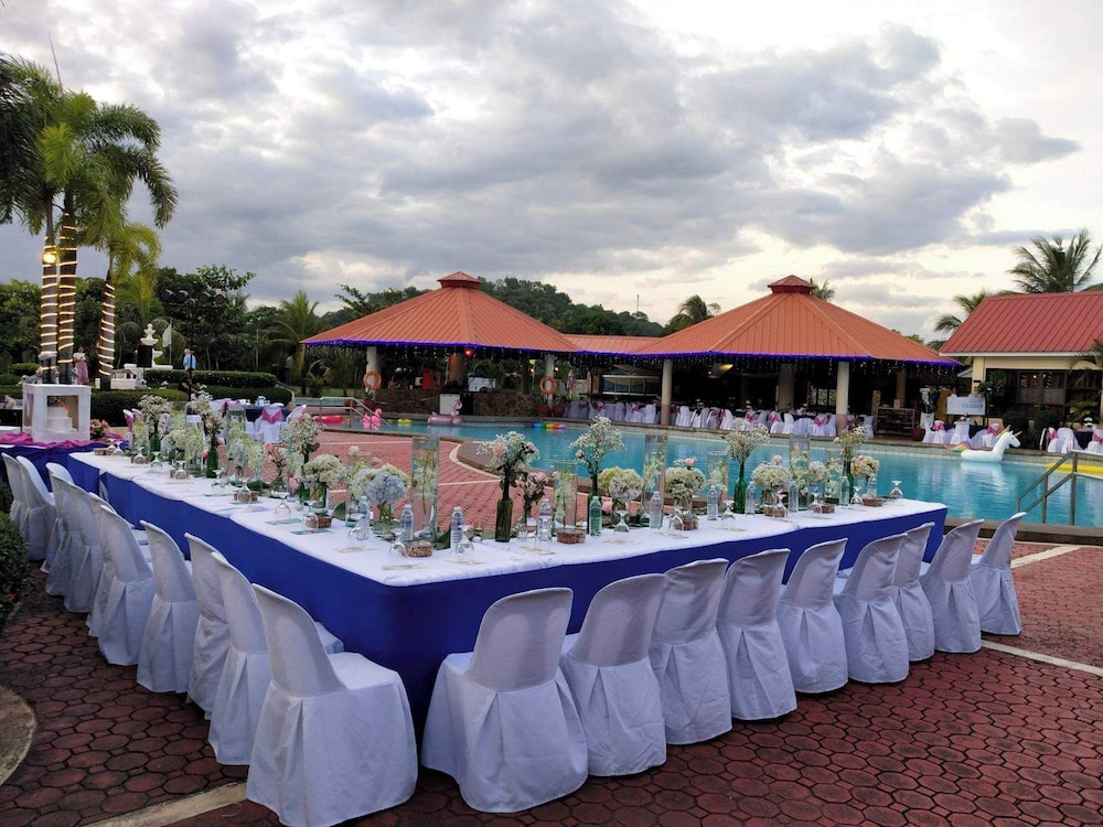 Subic Waterfront Resort & Hotel 6/55