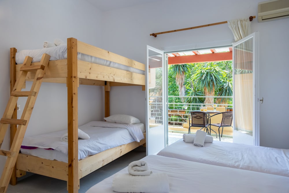 Wilde Rose Hotel 13/59