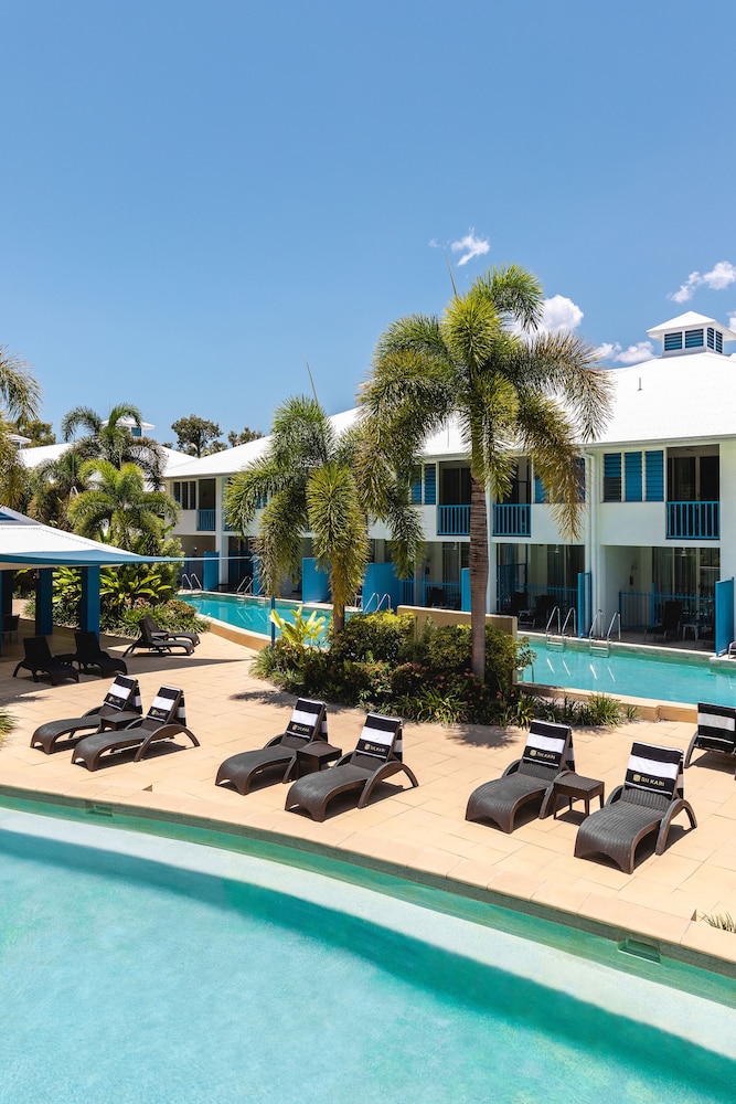 Silkari Lagoons Port Douglas 11/67