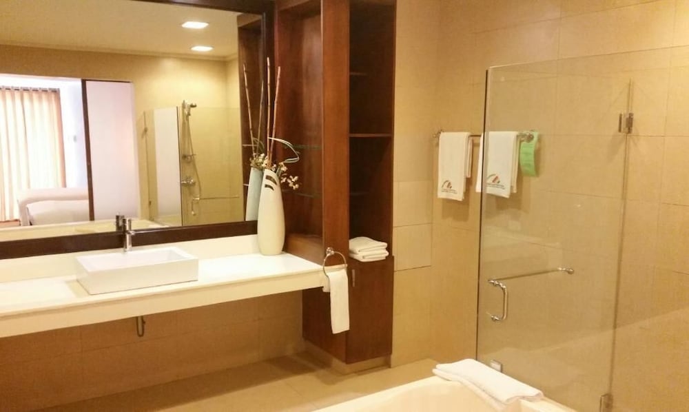Coron Gateway Hotel Suites 48/50