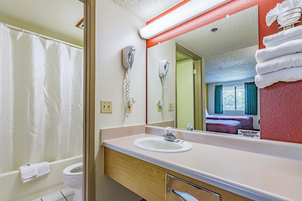 Motel6 Fresno, CA - Yosemite Hwy 35/38