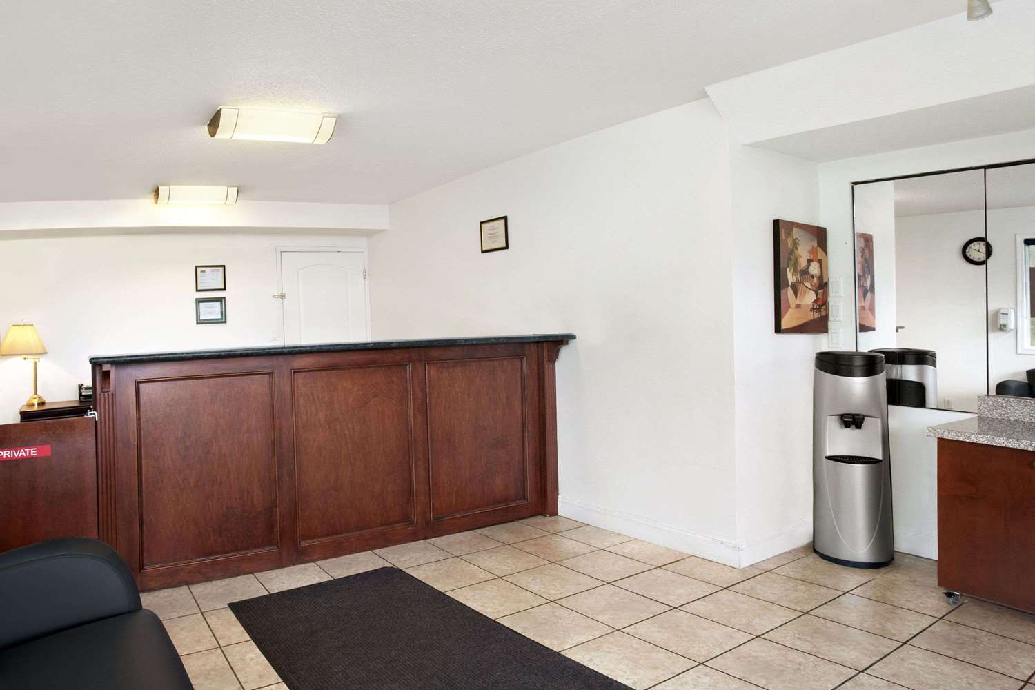 Super 8 by Wyndham Kamloops East 2/4
