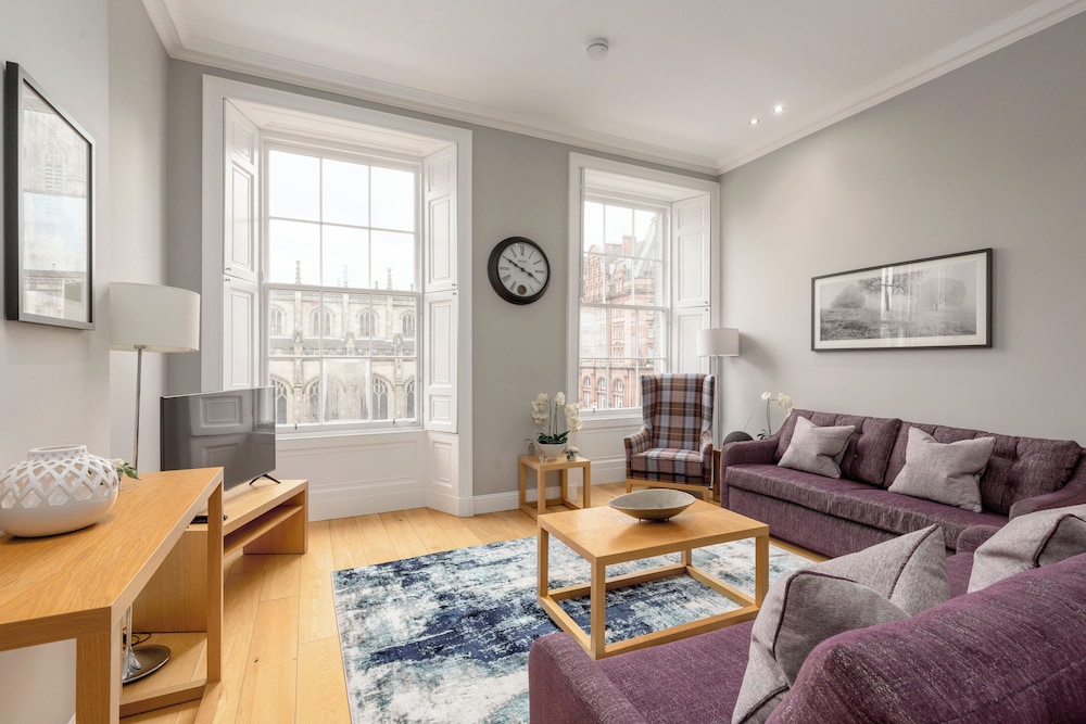 Destiny Scotland - Princes St Residence 25/50