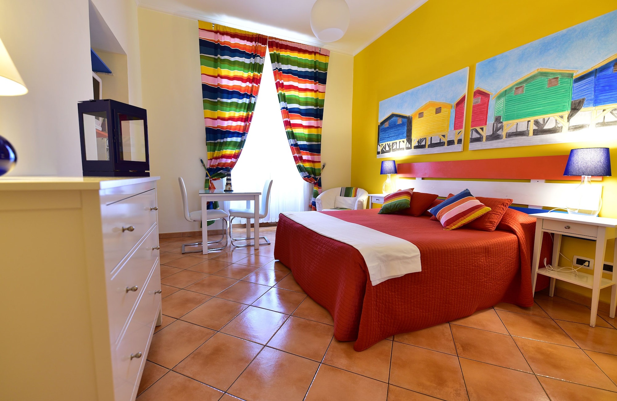 ROOM, DOUBLE OR TWIN BED