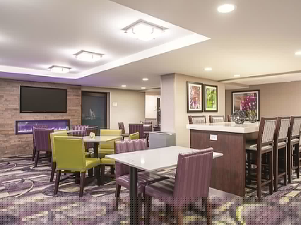 La Quinta Inn & Suites by Wyndham Baltimore N / White Marsh 33/46