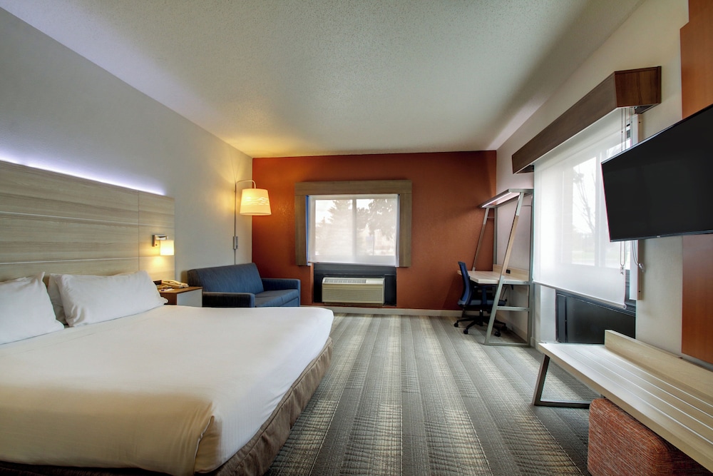 Holiday Inn Express Milwaukee N Brown Deer Mequon 16/67