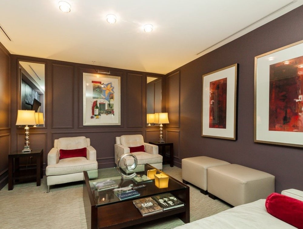 Global Luxury Suites At The White House 36/45