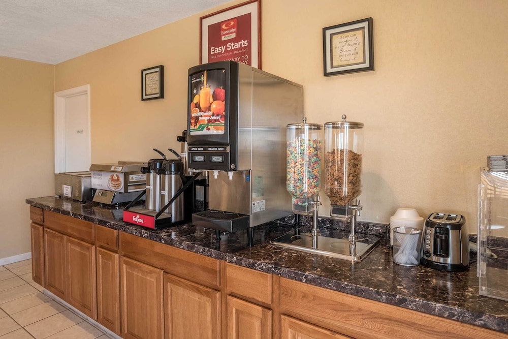 Econo Lodge I-40 Exit 286-Holbrook 30/36