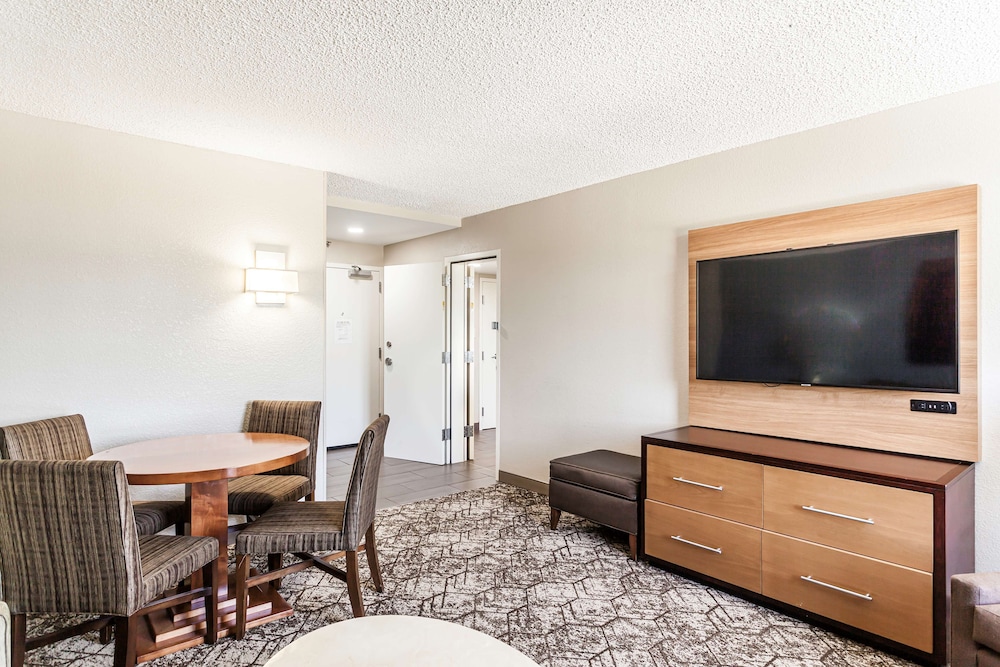 Doubletree Memphis 37/68