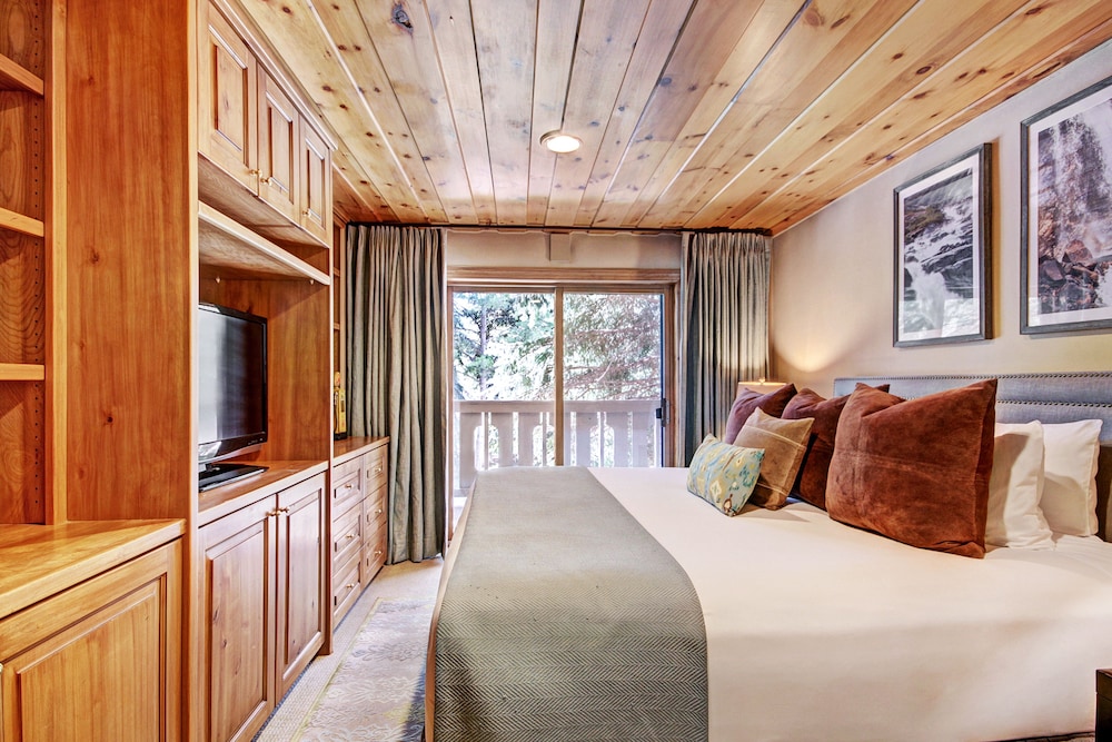 Lodge at Vail Rock Resorts 37/81