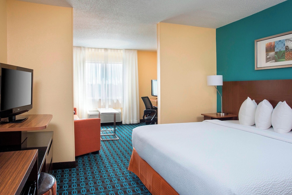 EXECUTIVE, SUITE, KING BED, SOFA, ACCESSIBLE