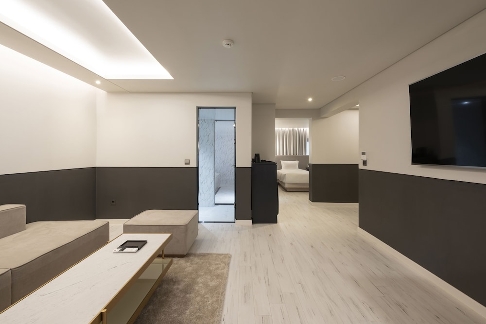 Yeonsan Hound Hotel 30/50