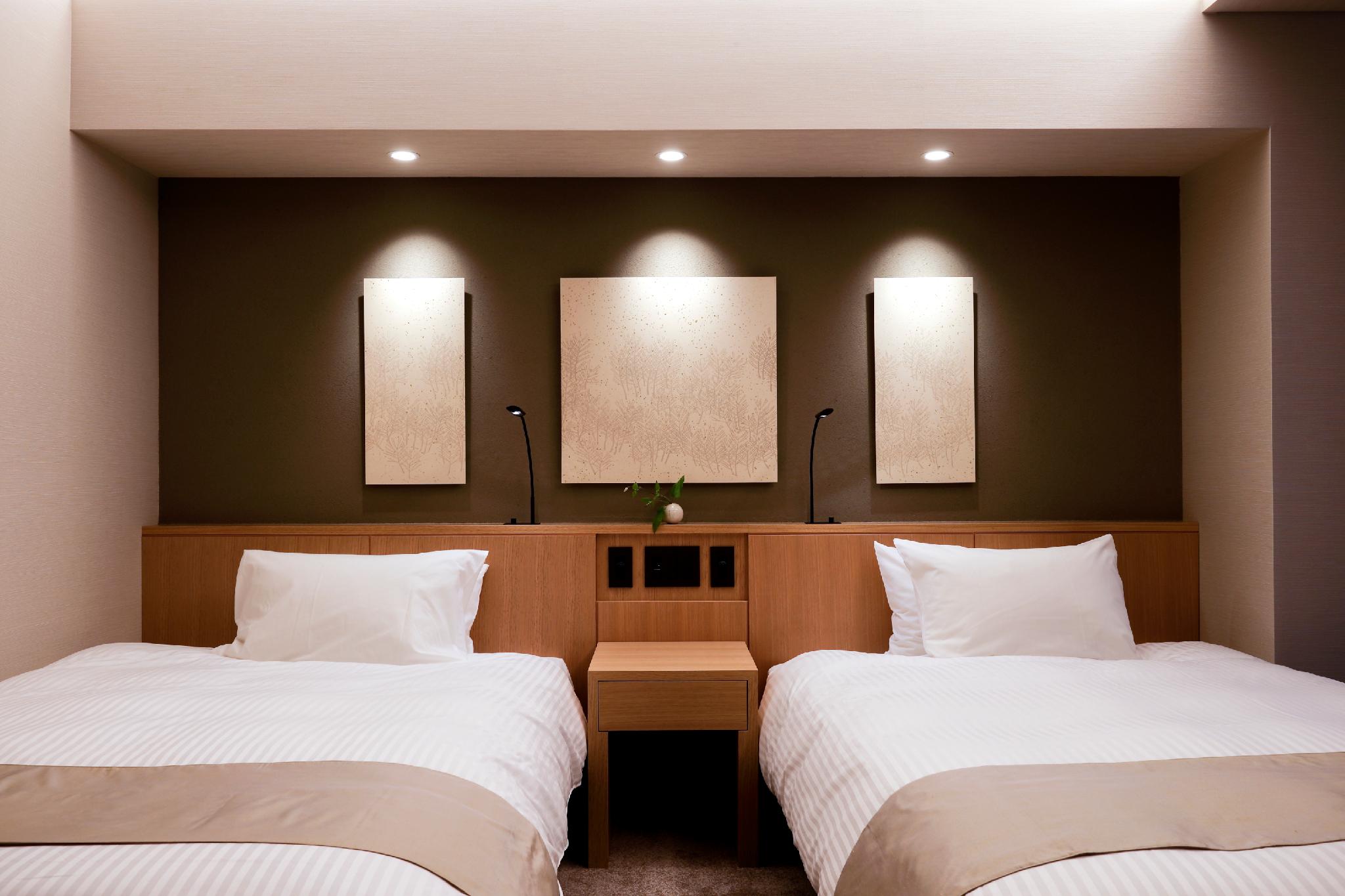 Room, Twin Beds, Night View